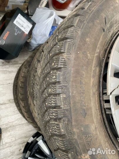 Michelin X-Ice North 4 215/65 R16