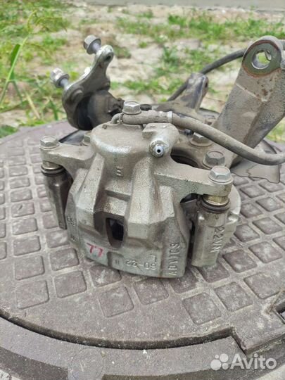 Передняя левая ступица в сборе с ссупортом