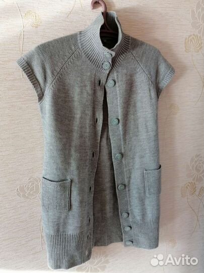 Вязаный жилет