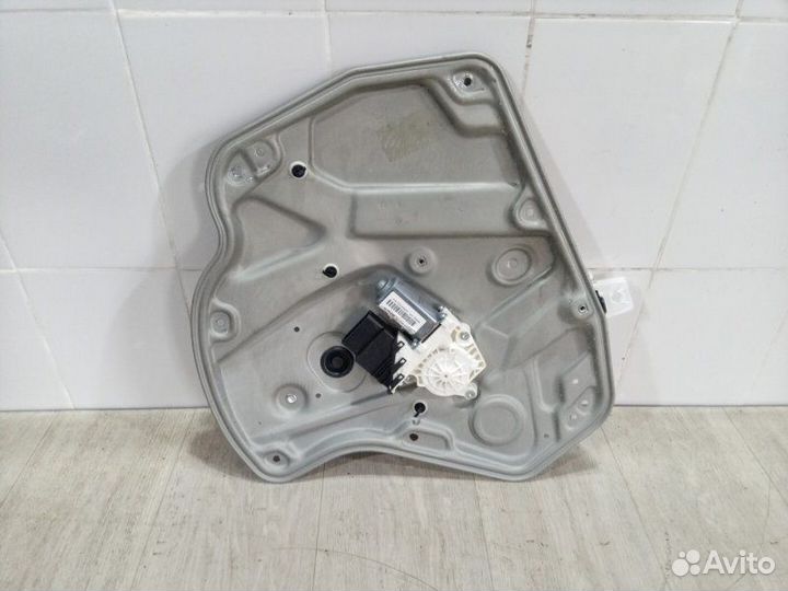 Стеклоподъемник задний левый Skoda Octavia A5