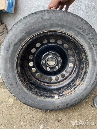 Зимняя резина Bridgestone 195/65 R15 с дисками