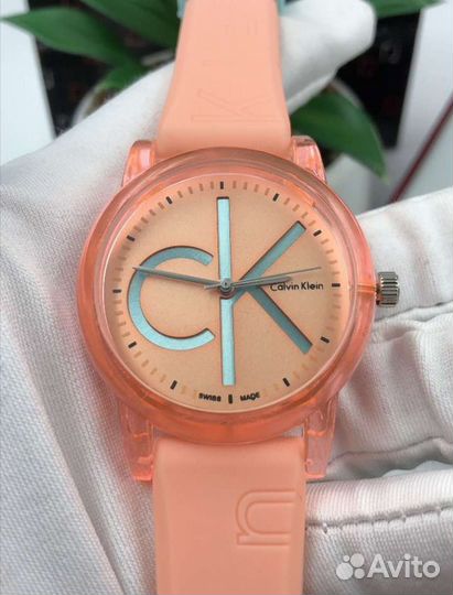 Часы женские, персиковые Calvin Klein