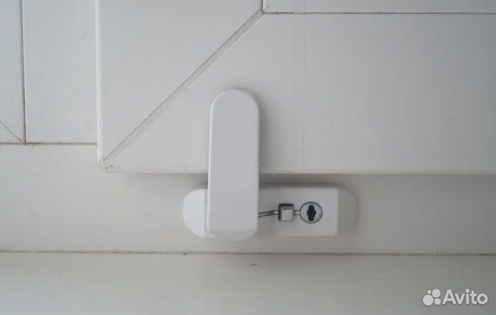 Детский замок блокиратор на окна penkid белый