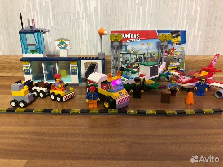 Лего 10764 Городской аэропорт +самолёты и вертолёт