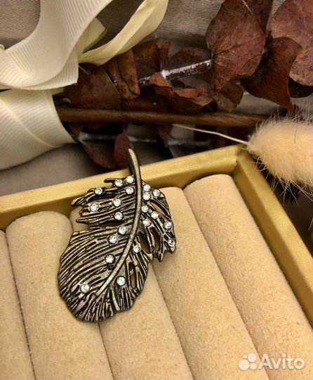 Кулон винтаж листик с кристаллами Шотландия