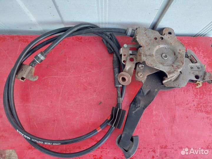 Трос ручного тормоза Volvo XC90 1