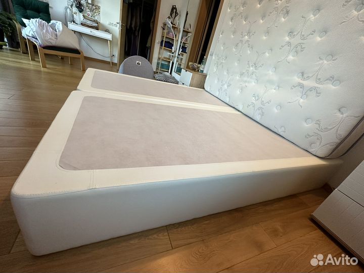 Кровать 200х200 с матрасом и тумбочками бу