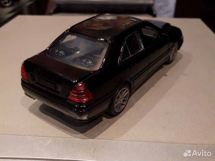 Модельные машинки Mercedes-Benz