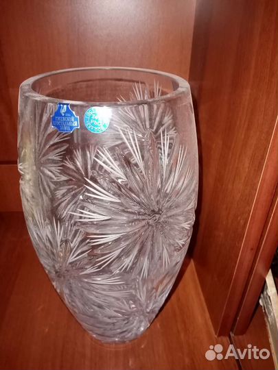 Большая хрустальная ваза для цветов