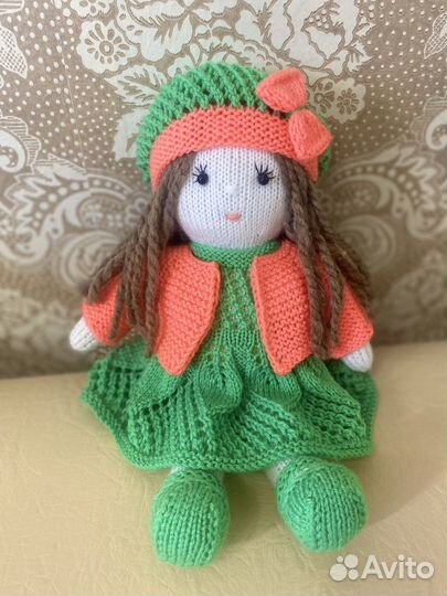 Кукла ручной работы вязаная