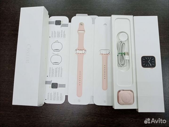 2) Apple Watch Series 6 44mm