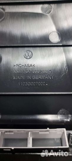 Кожух салонного зеркала заднего вида VW