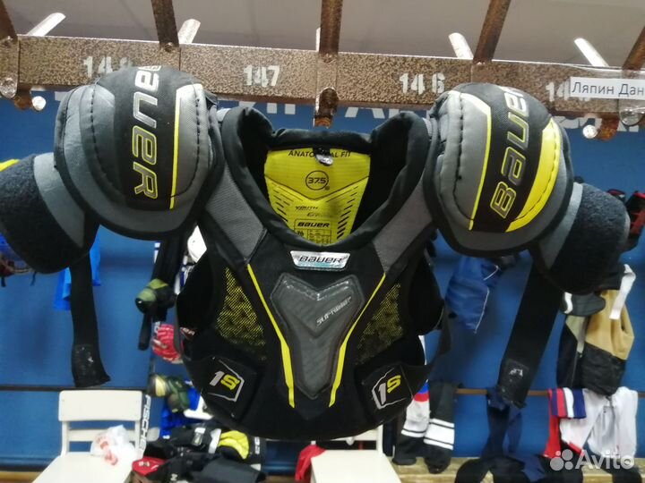 Нагрудник хоккейный bauer