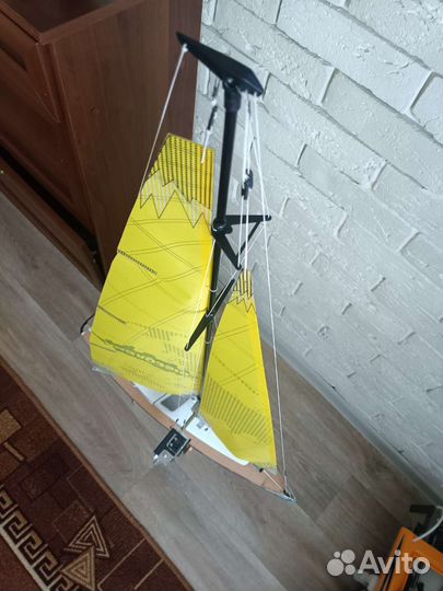 Яхта радиоуправляемая Discovery beili II