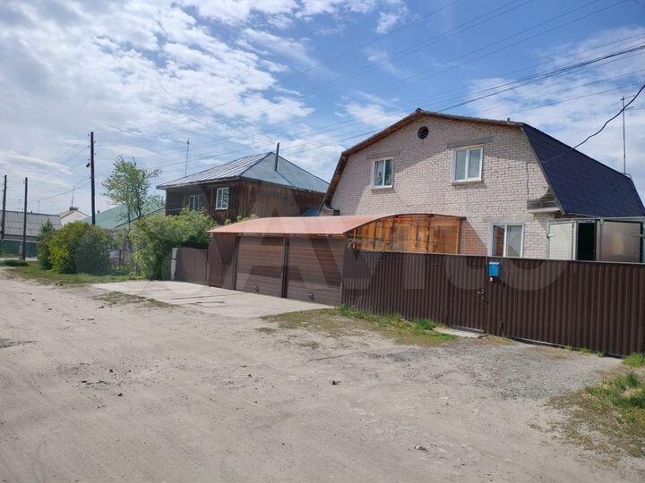 Дом 317,9 м² на участке 10,4 сот.