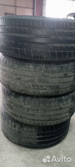 Triangle Sports TH201 235/45 R18 95