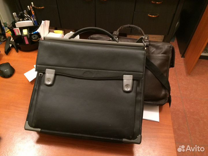 Кожаный портфель