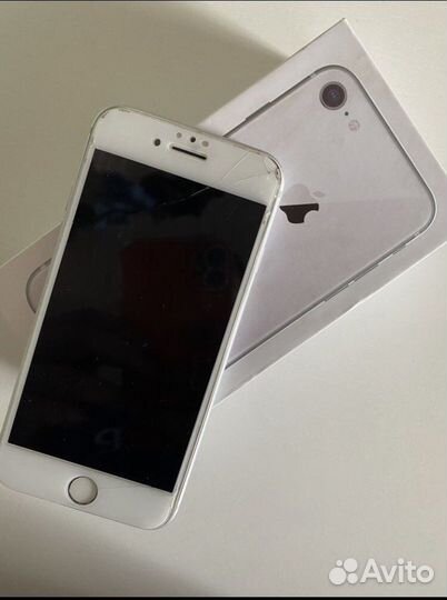 Телефон iPhone 8
