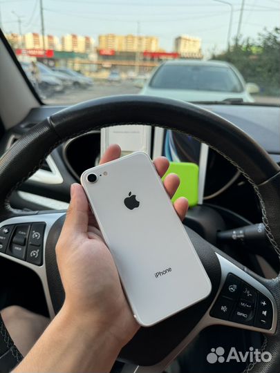 iPhone SE, 64 ГБ