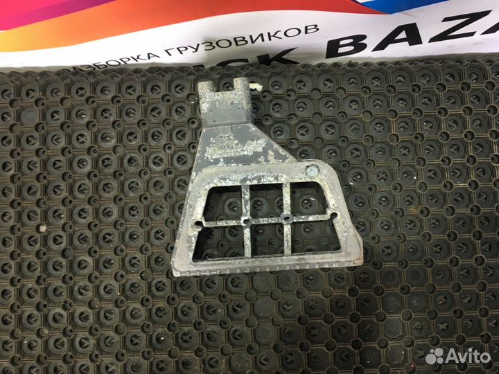 Кронштейн подножки левый Daf XF95