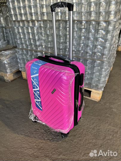 Чемодан средний размер М