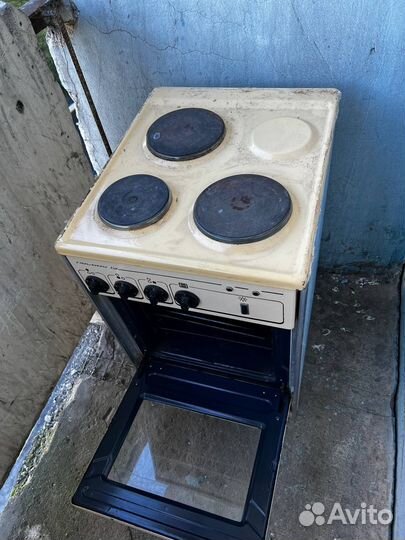 Электрическая плита с духовкой