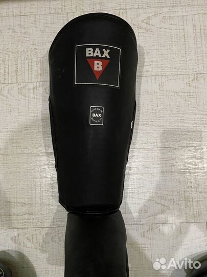 Комплект.боксерские перчатки,шлем,щитки