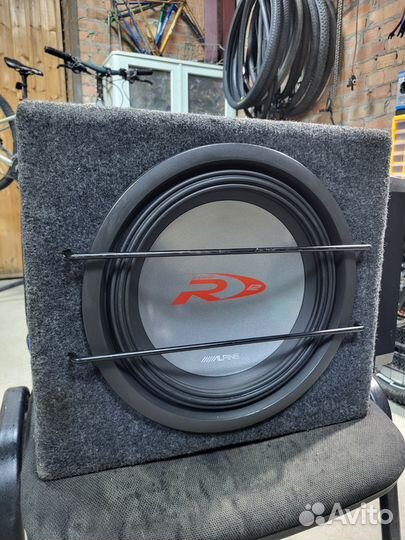 Сабвуфер Alpine R12 + усилитель