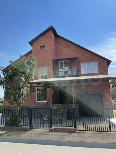 Дом 350 м² на участке 9,4 сот.