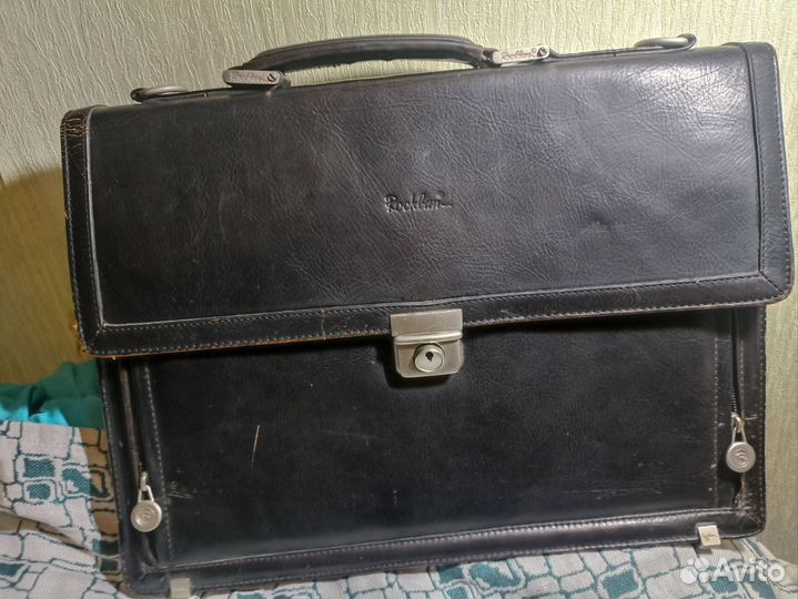 Мужской кожаный портфель