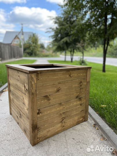 Кашпо для цветов деревянное