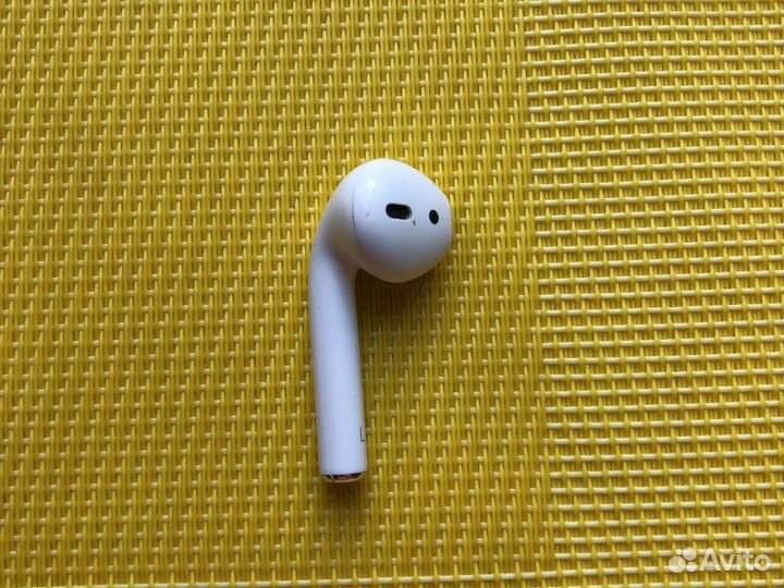 Левый наушник apple airpods 2