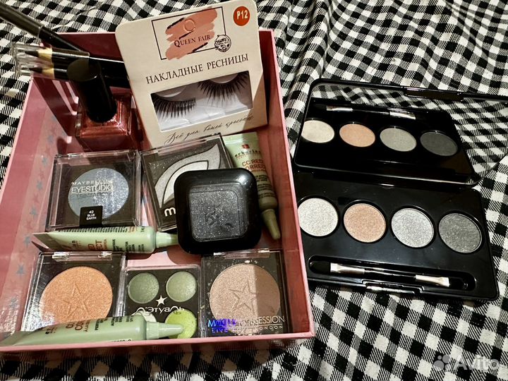 Набор косметики в коробке