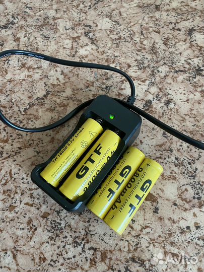Зарядное устройство и аккамуляторные батарейки