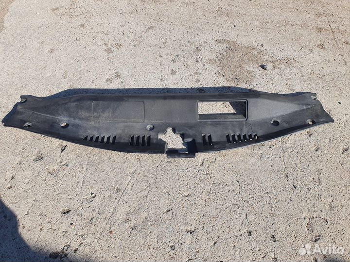 Накладка замка капота на toyota camry 3.5 v 70