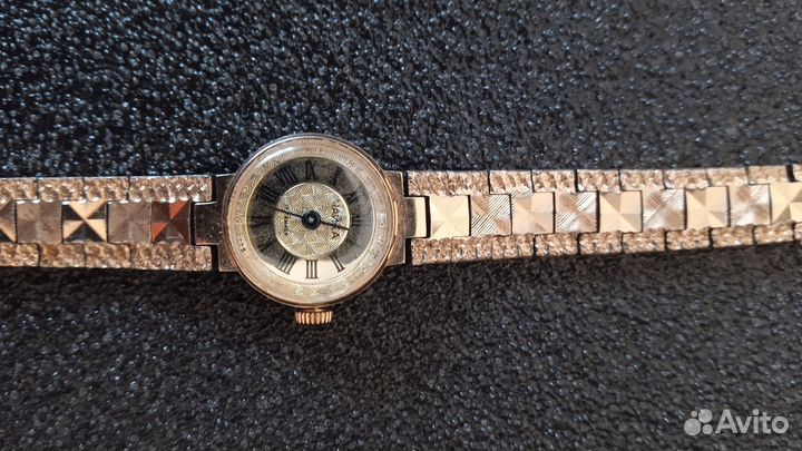 Часы женские Чайка