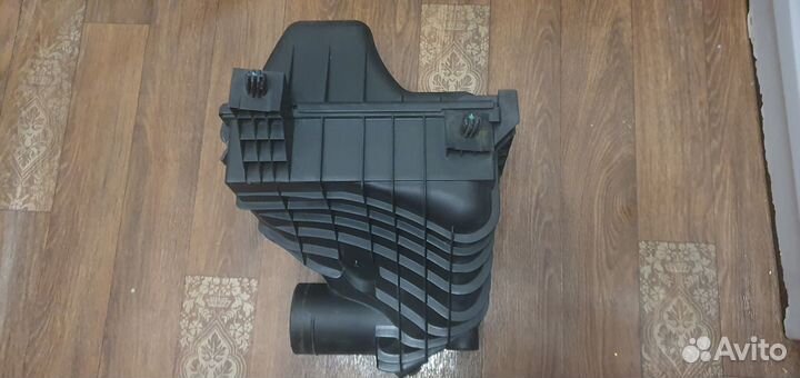 Корпус воздушного фильтра Mercedes-Benz Sprinter1