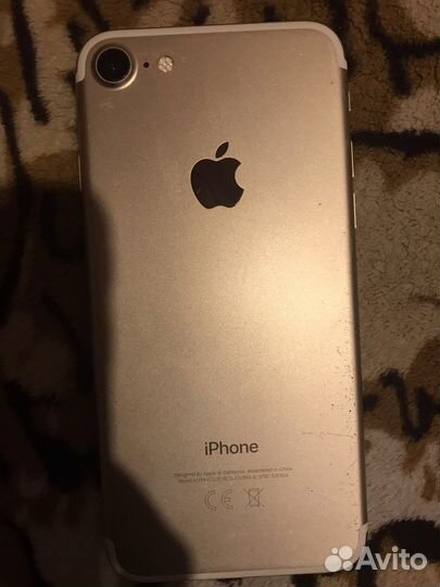 Телефон iPhone 7