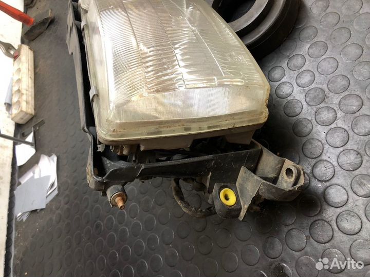 Фара правая Lexus LS 400 1 Toyota Celsior