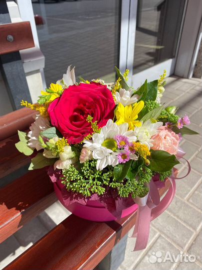 Композиция из живых цветов