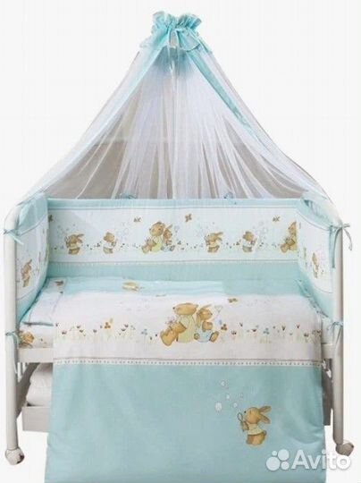 Детская кроватка с матрасом и набором в кроватку