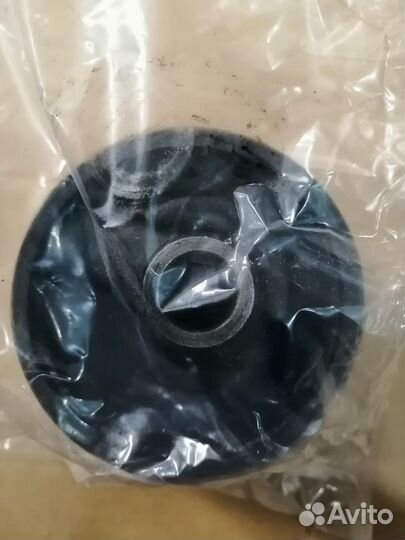 Сайлентблок опоры двигателя d80 Toyota AE110, RH