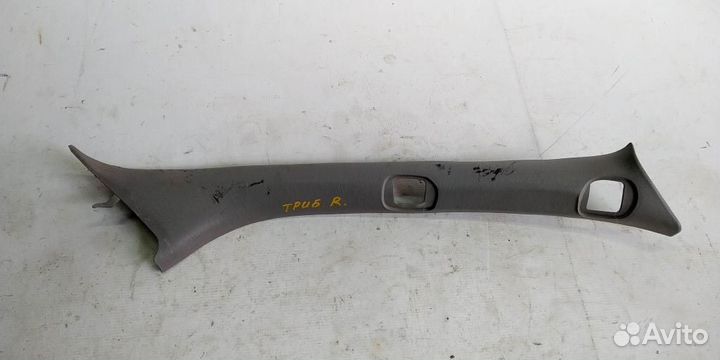 Накладка на стойку лобового стекла правая Mazda T