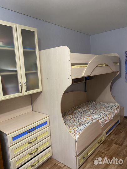 Двухъярусная кровать