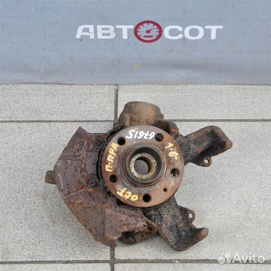 Кулак поворотный передний правый VW Golf 4 (1997