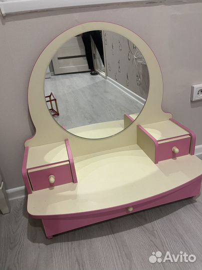 Туалетный столик с зеркалом детский