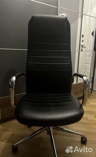 Офисное, компьютерное кресло