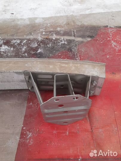 Усилитель бампера Toyota avensis 2003-2010 год