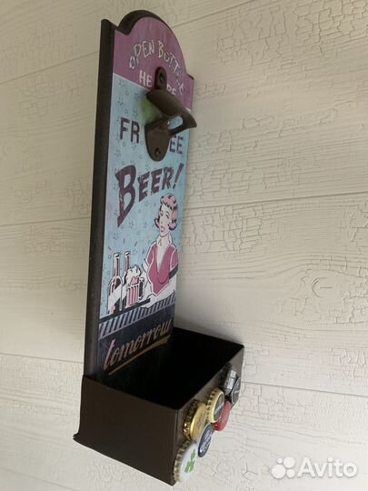 Декоративная настенная открывалка