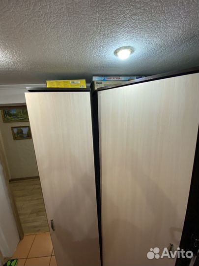 Шкаф угловой